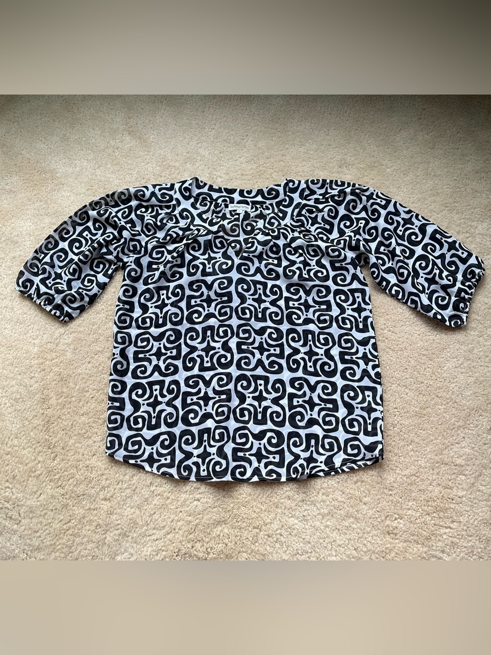 Buckhead Betties Black White V-Neck Lightweight Pullover Blouse - Size S - EUC